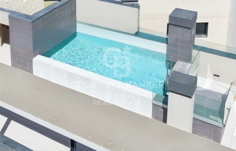 Maisonettewohnung mit Außenbereich, Pool und optionalem Parkplatz. Gràcia, Barcelona