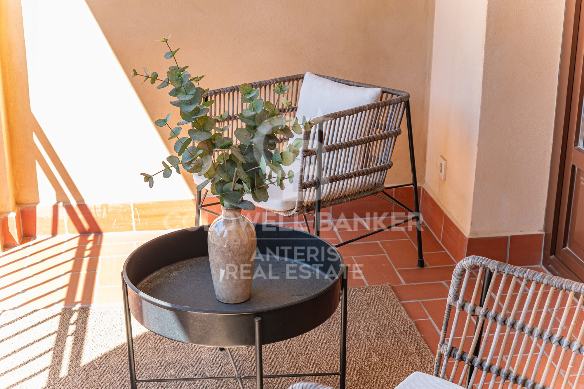 Charming exterior apartment in a historic building with swimming pool in the heart of Barcelona