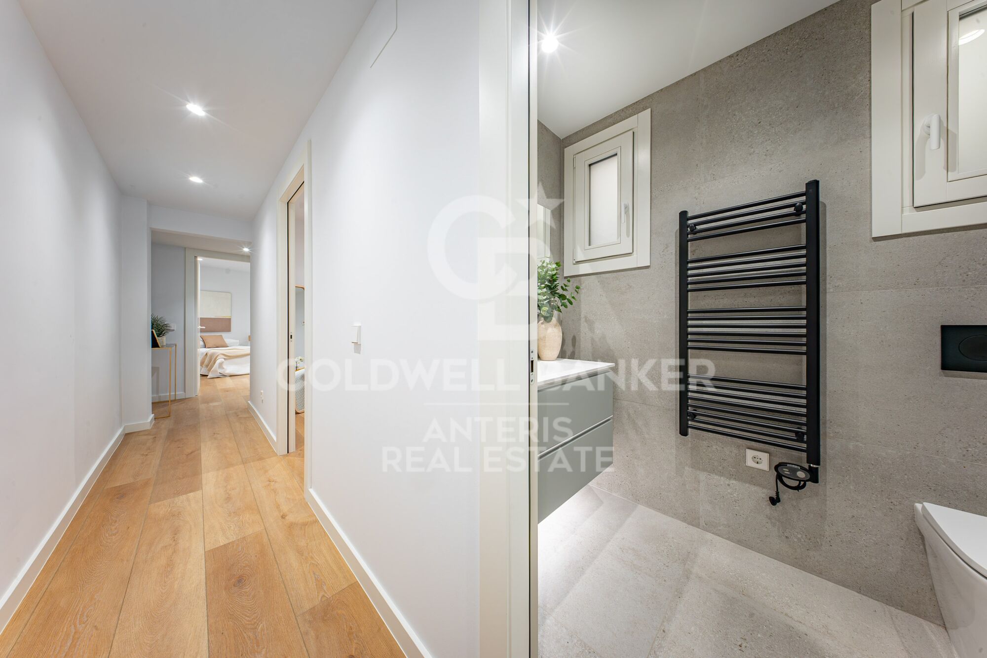 Charming exterior apartment in a historic building with swimming pool in the heart of Barcelona