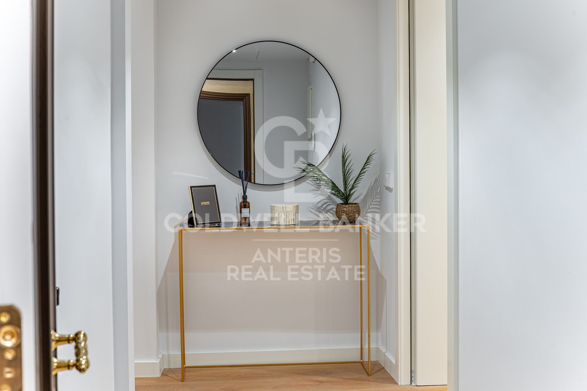 Charming exterior apartment in a historic building with swimming pool in the heart of Barcelona