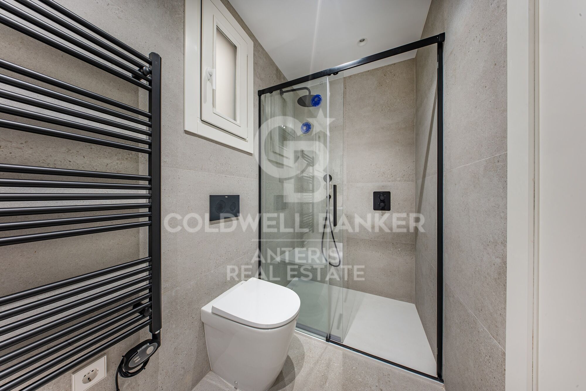 Charming exterior apartment in a historic building with swimming pool in the heart of Barcelona