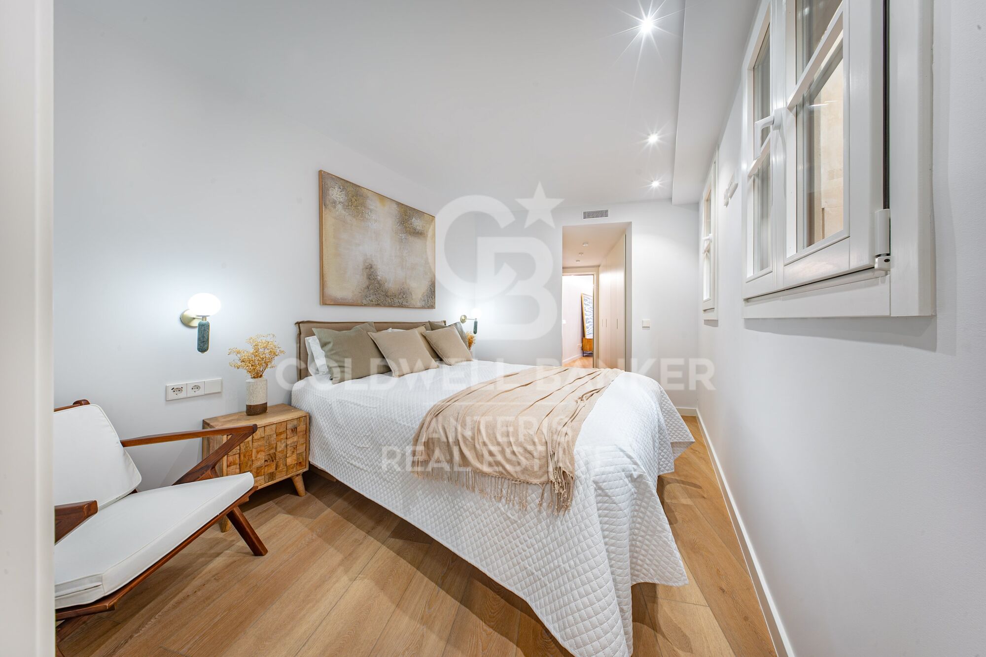 Charming exterior apartment in a historic building with swimming pool in the heart of Barcelona