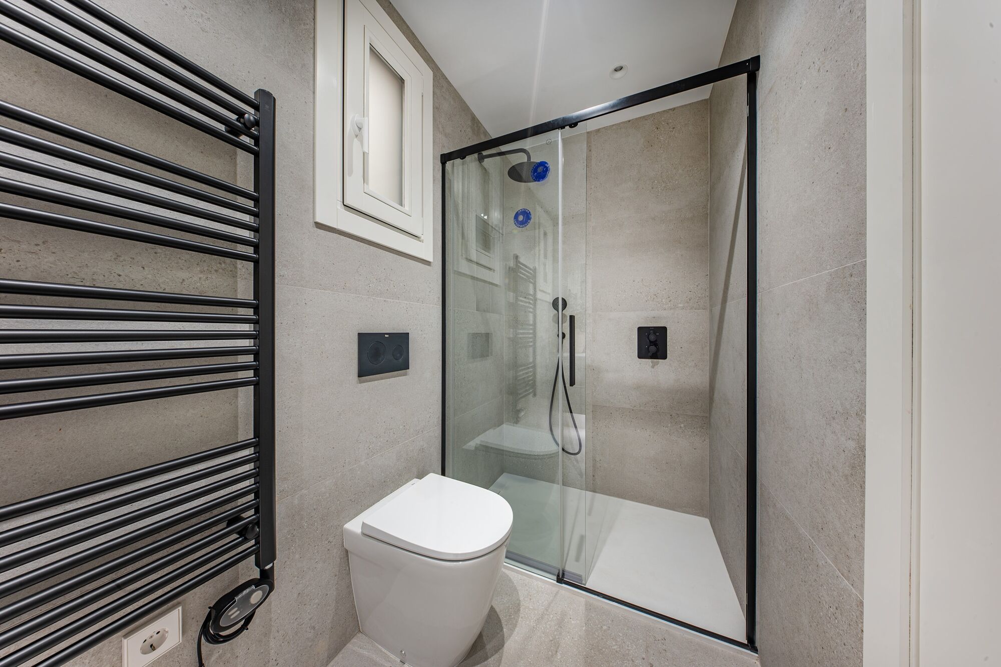 Charming exterior apartment in a historic building with swimming pool in the heart of Barcelona