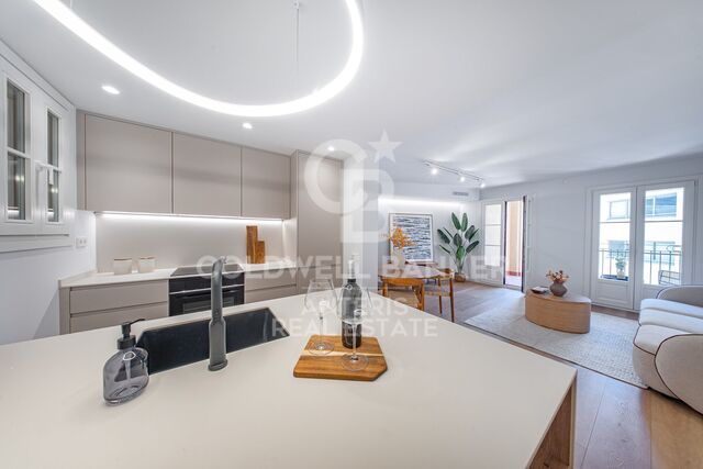 Charming exterior apartment in a historic building with swimming pool in the heart of Barcelona