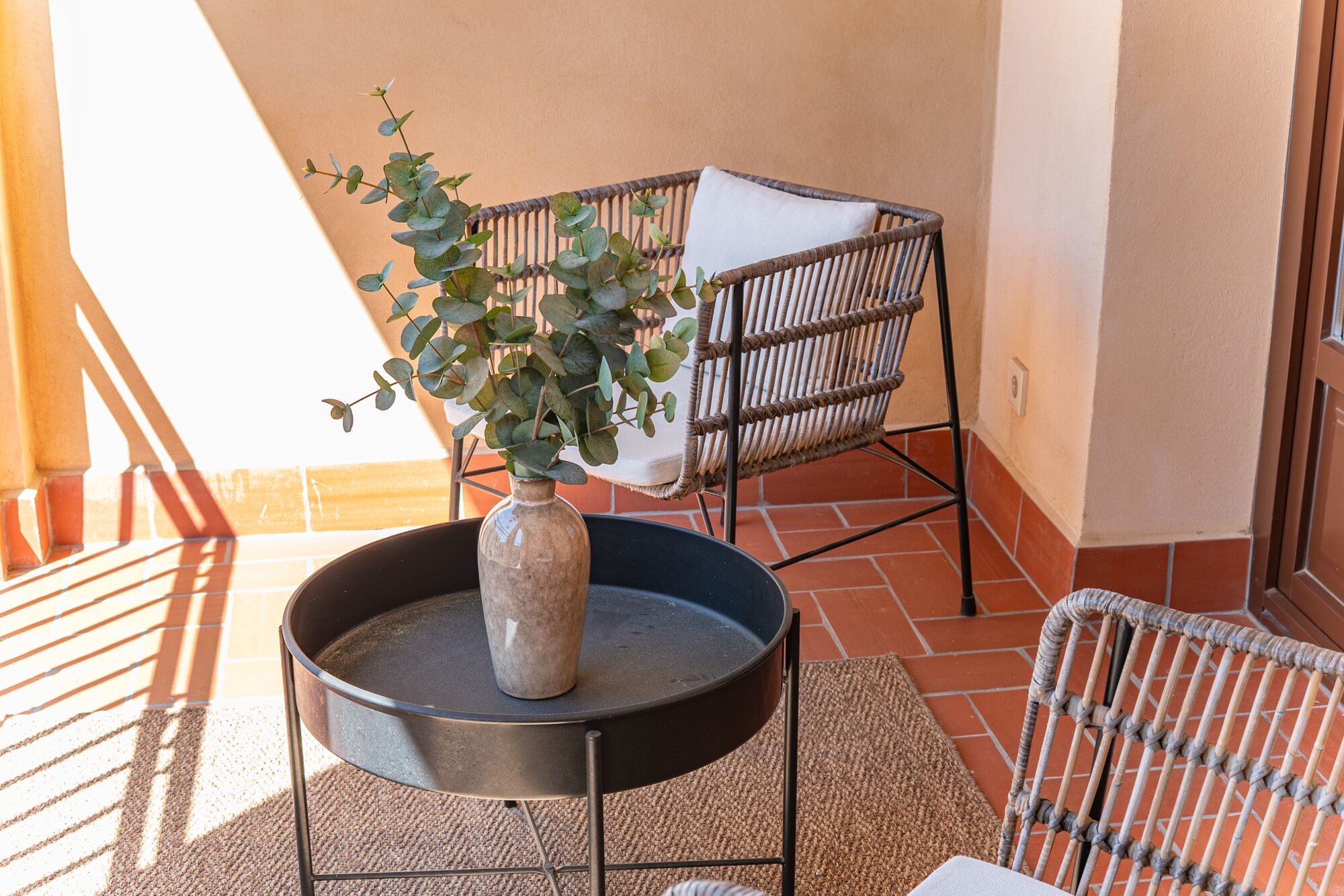 Charming exterior apartment in a historic building with swimming pool in the heart of Barcelona