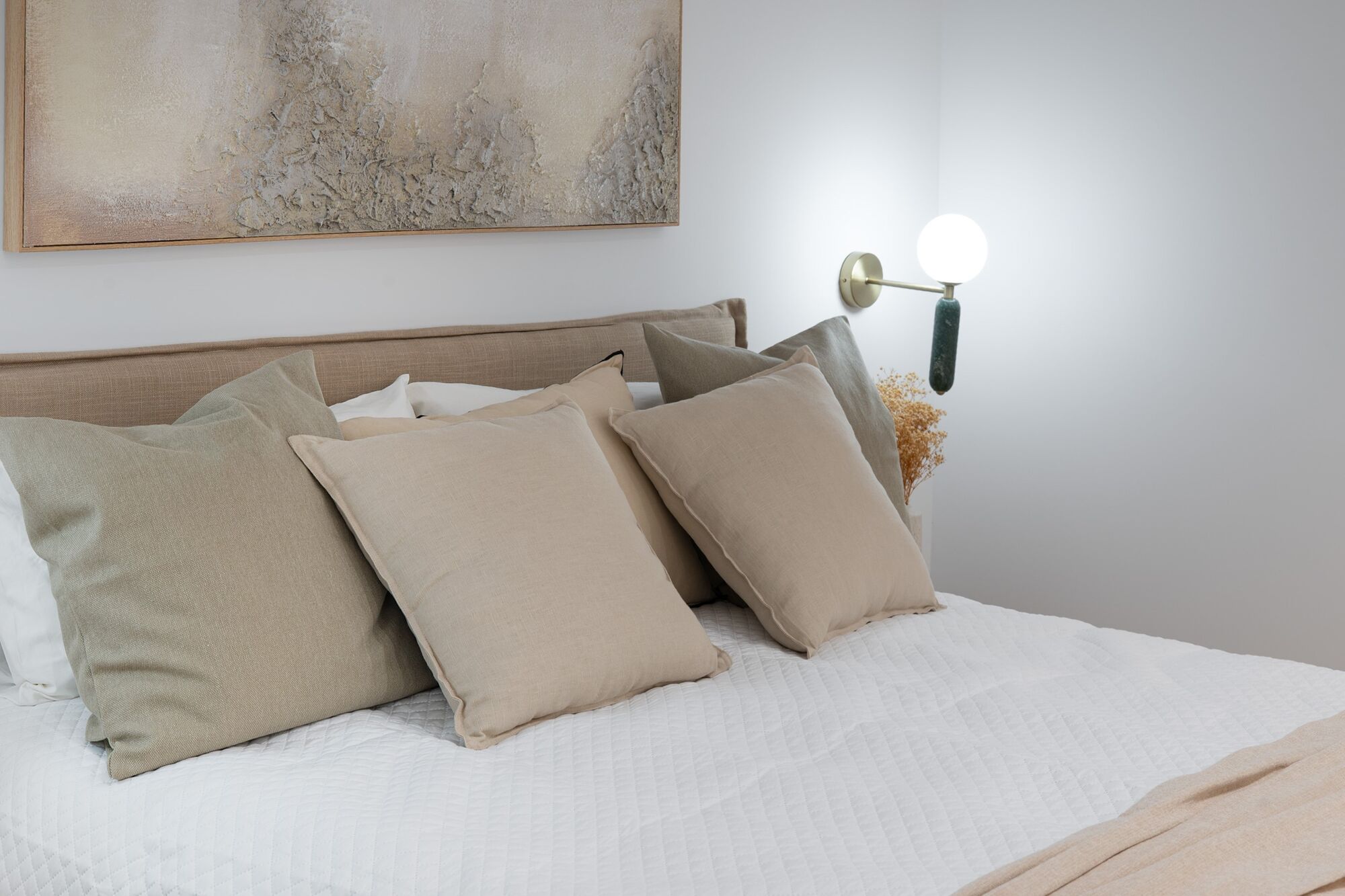 Charming exterior apartment in a historic building with swimming pool in the heart of Barcelona