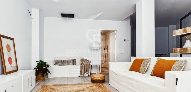 Duplex with outdoor space, swimming pool and optional parking. Gràcia, Barcelona