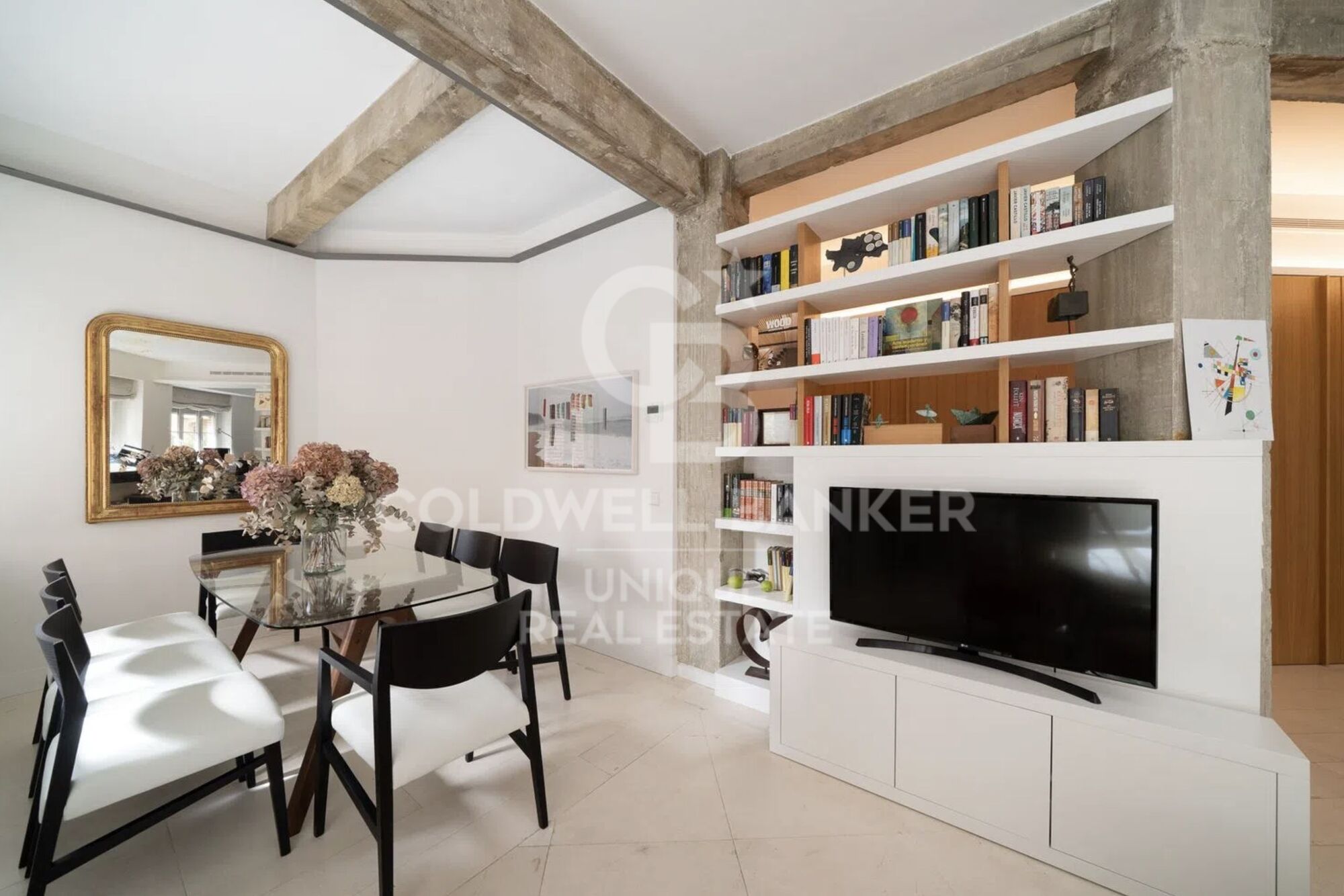 Außenliegende Wohnung mit Abstellraum und Garage in Chamberí, Madrid