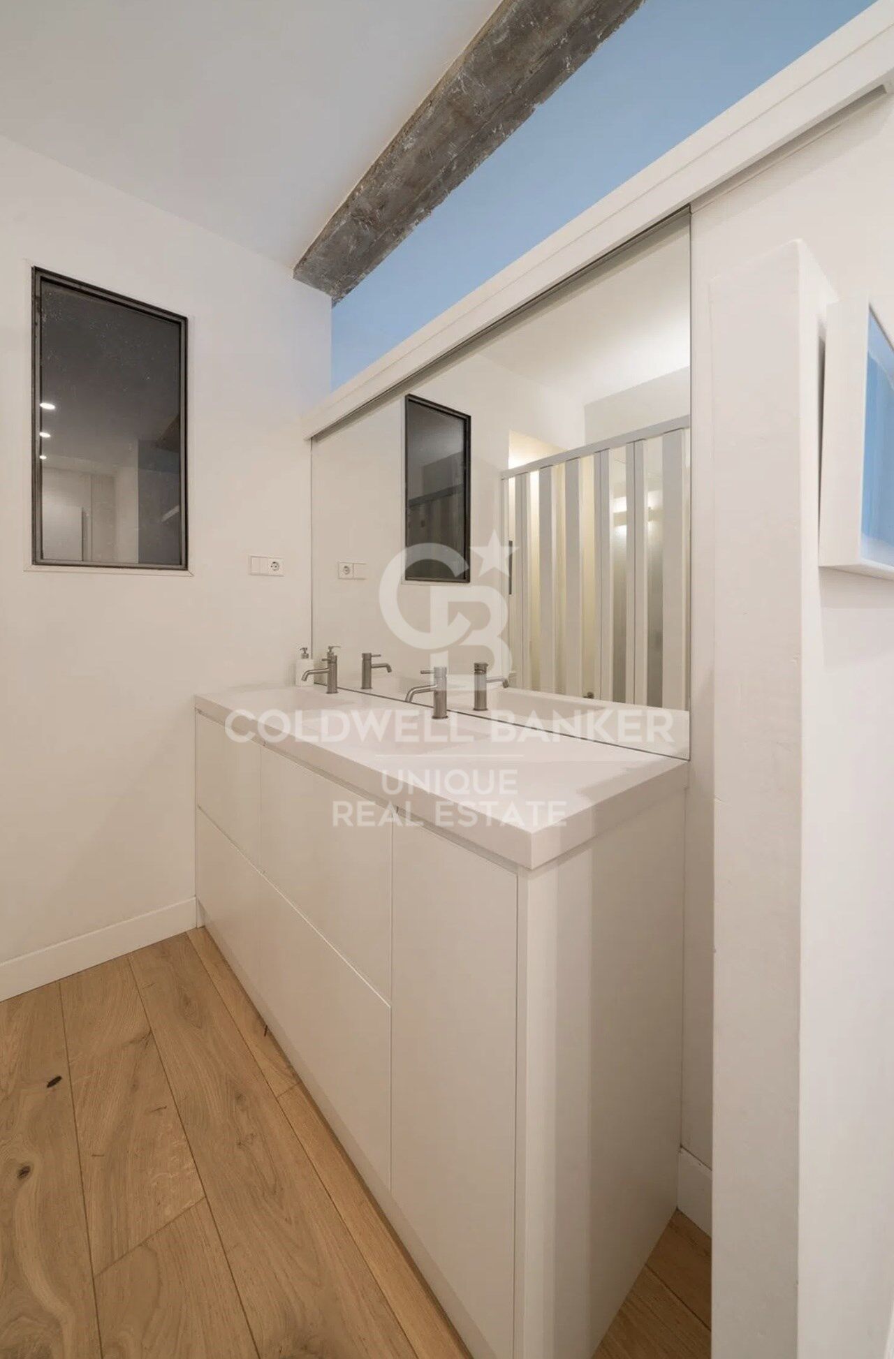 Außenliegende Wohnung mit Abstellraum und Garage in Chamberí, Madrid