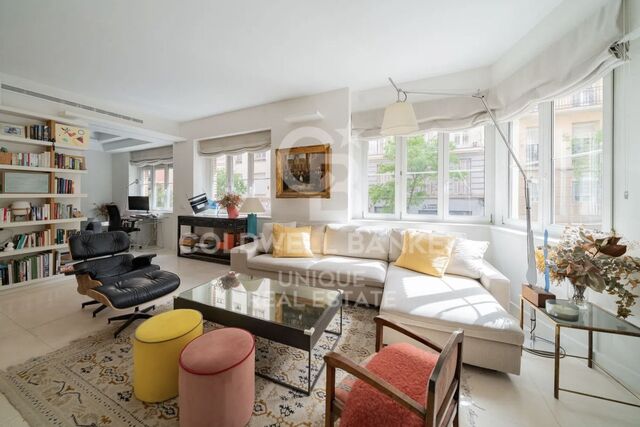 Piso exterior con trastero y garaje en Chamberí, Madrid