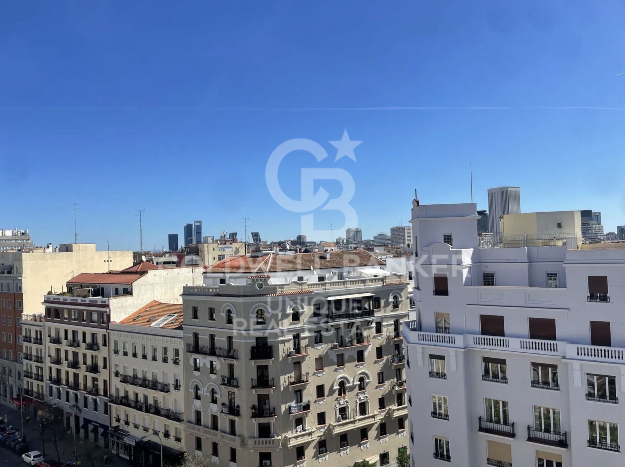 Renoviertes Penthouse mit Terrasse, Garage und Abstellraum in Chamberí, Madrid