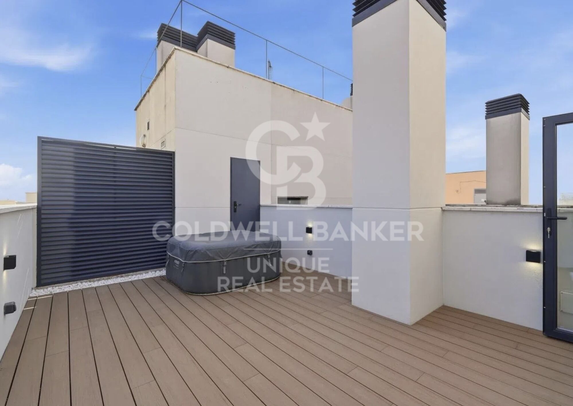 Renovated penthouse with terrace, garage, and storage room in Chamberí, Madrid