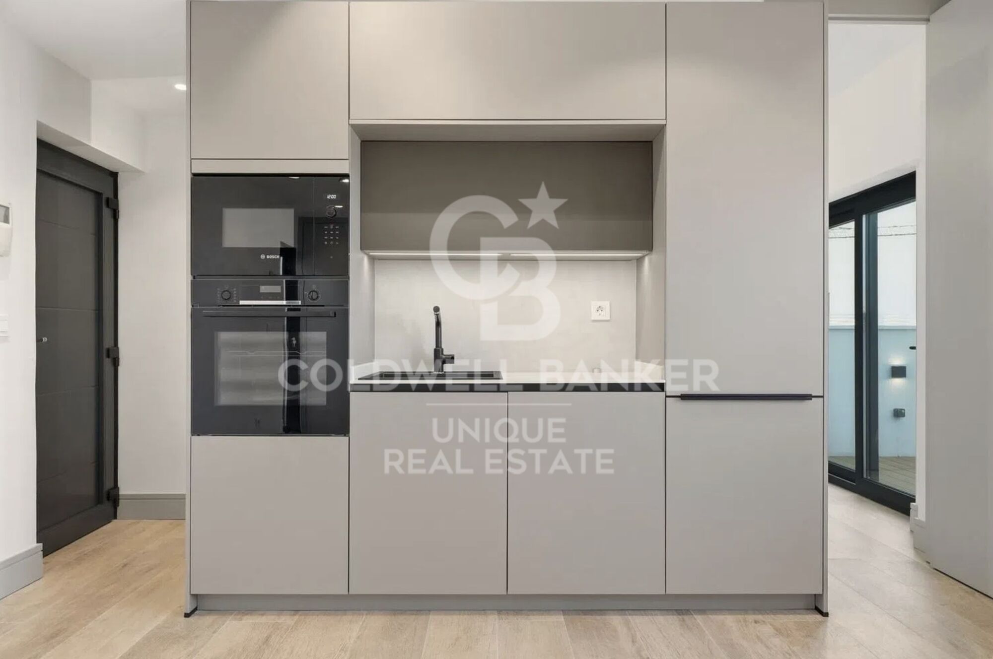 Renovated penthouse with terrace, garage, and storage room in Chamberí, Madrid