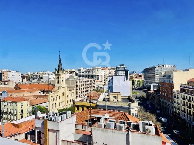 Penthouse rénové avec terrasse, garage et débarras à Chamberí, Madrid