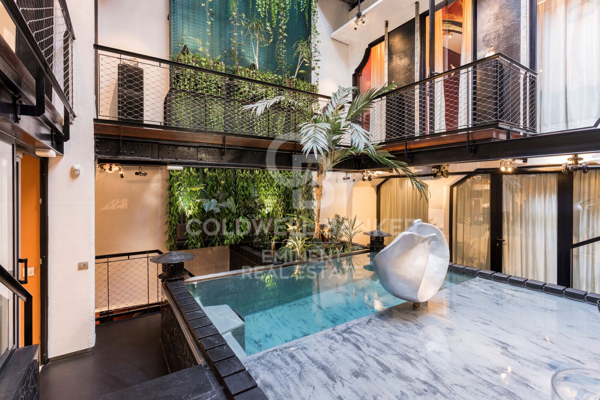 Designhaus in Poblenou mit Pool.