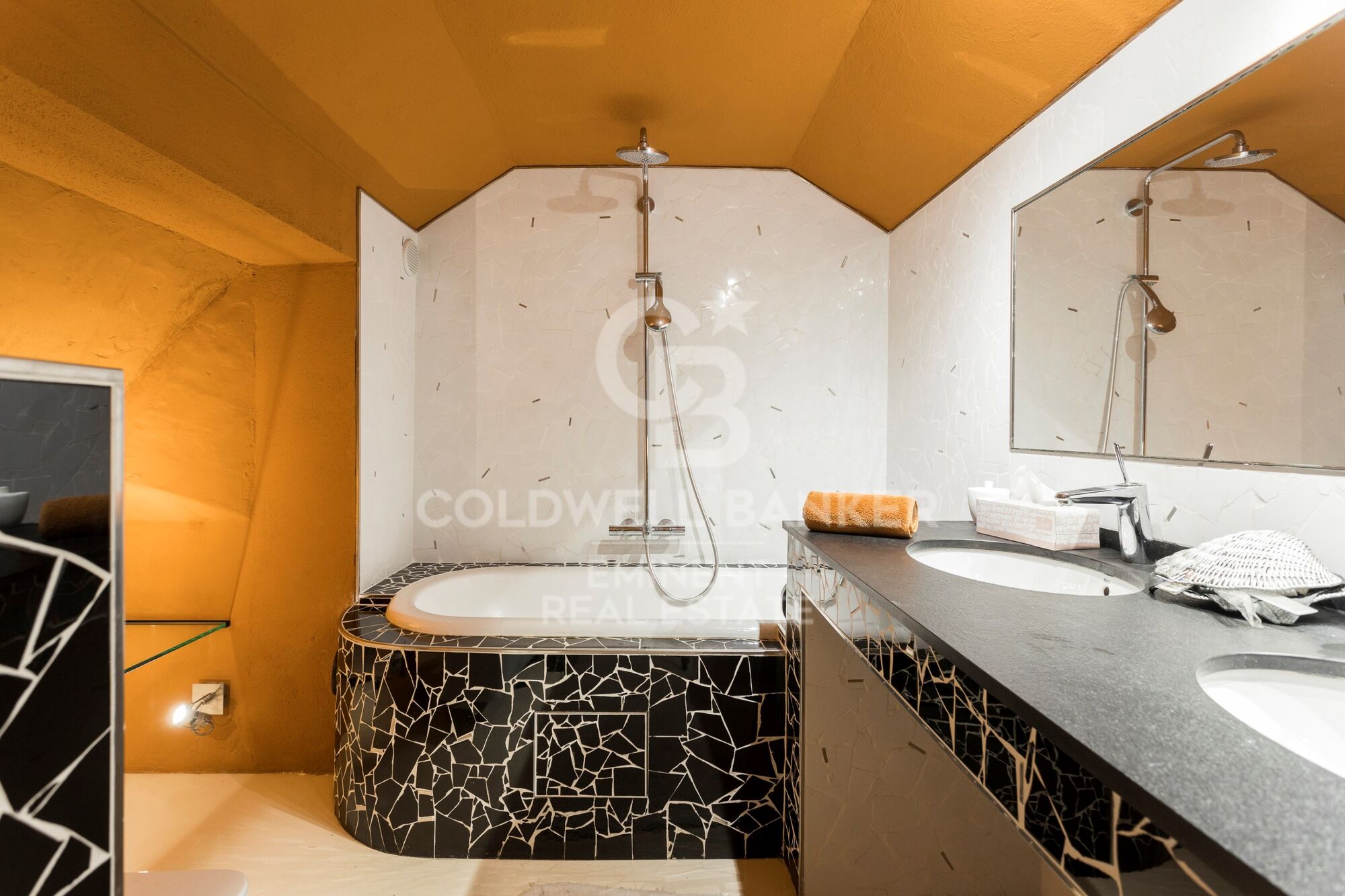 Designhaus in Poblenou mit Pool.