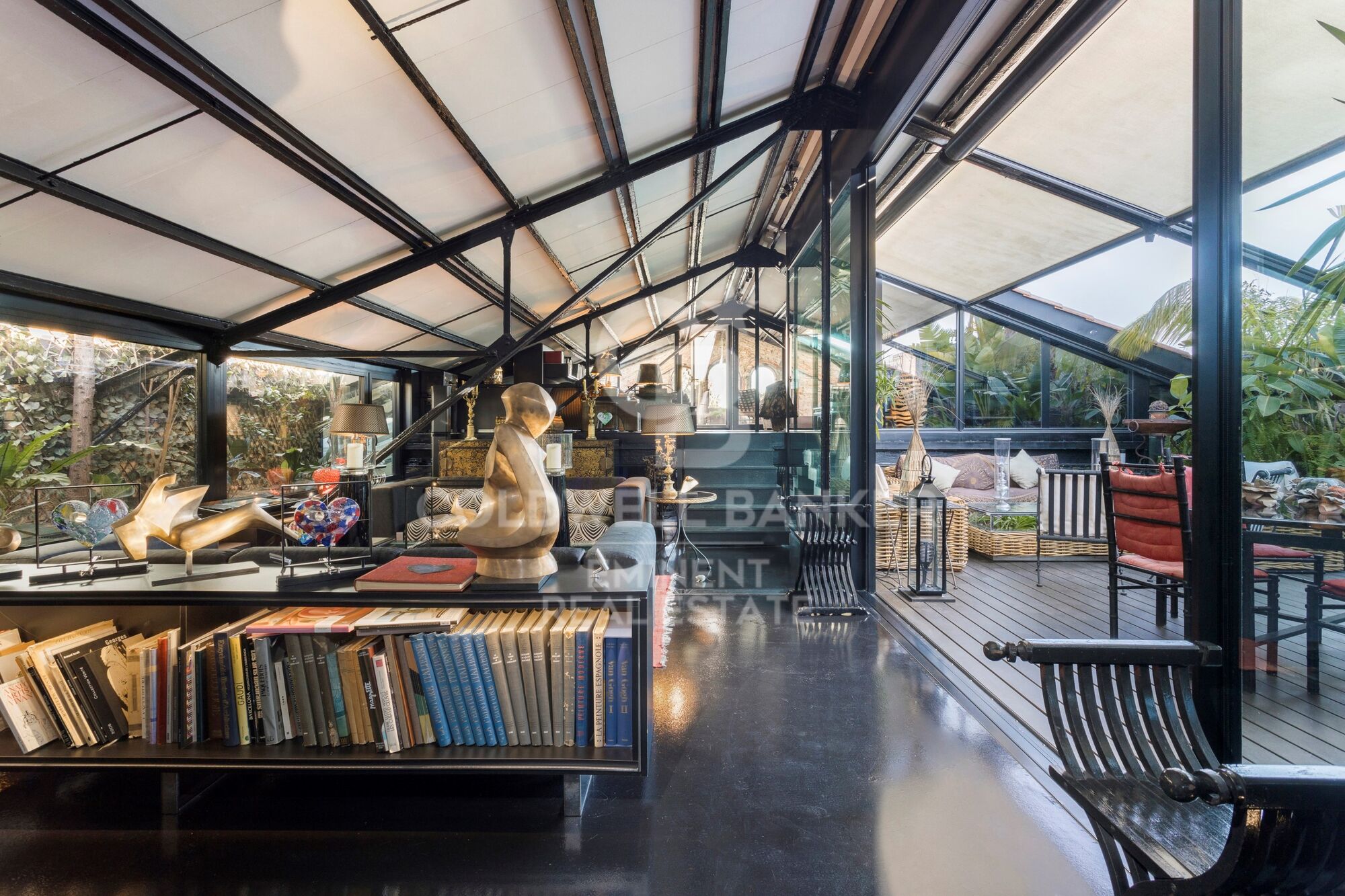 Designhaus in Poblenou mit Pool.