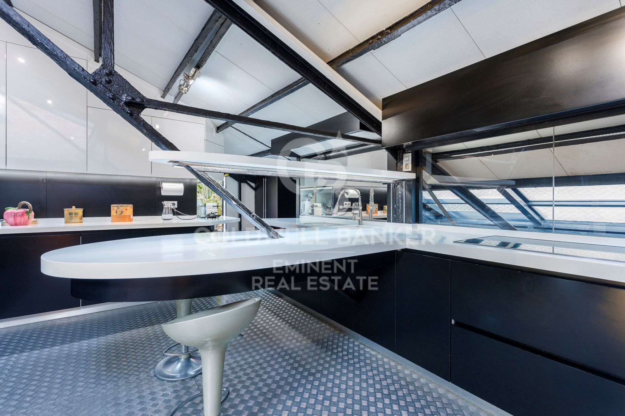 Designhaus in Poblenou mit Pool.