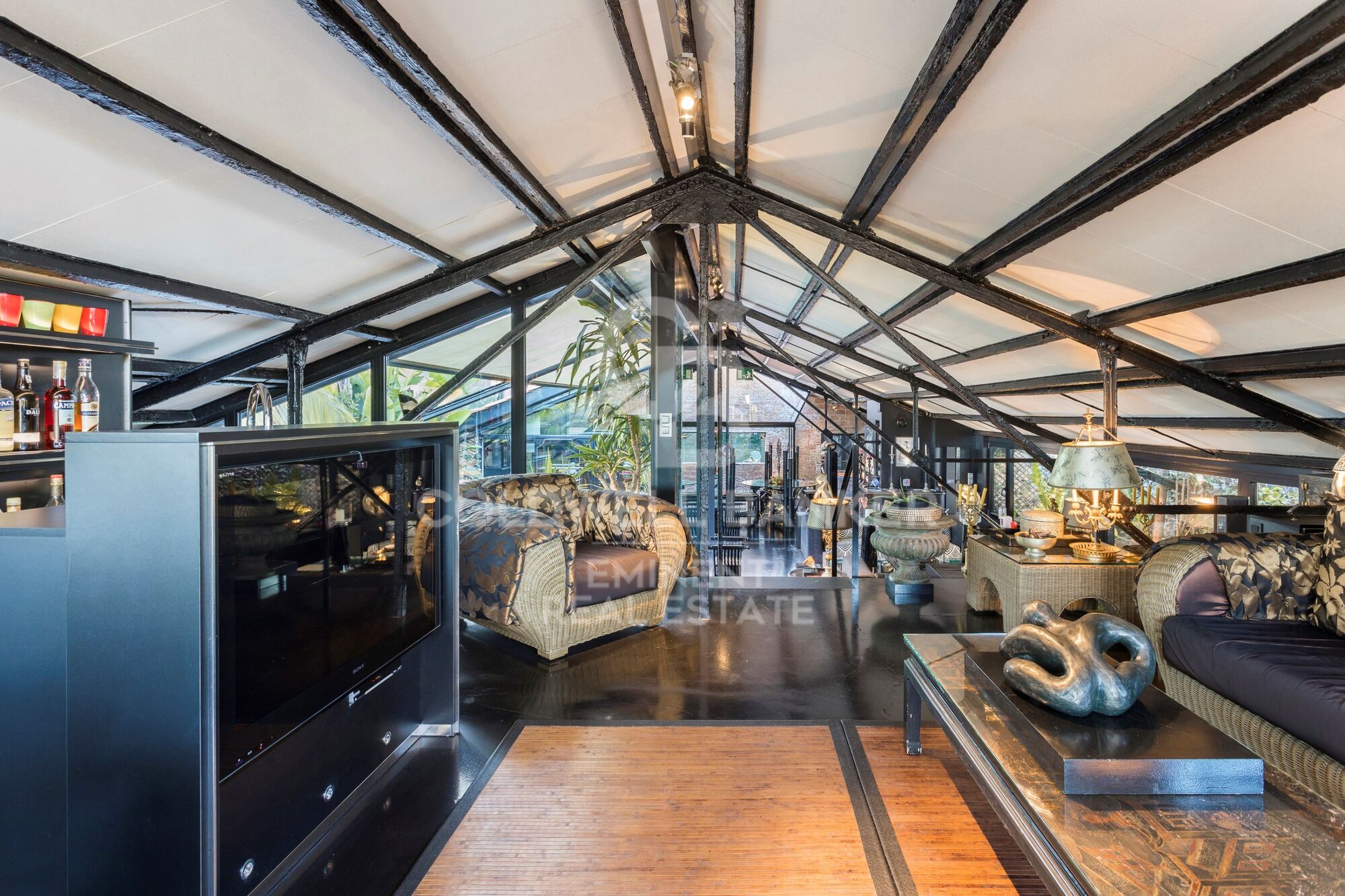 Designhaus in Poblenou mit Pool.