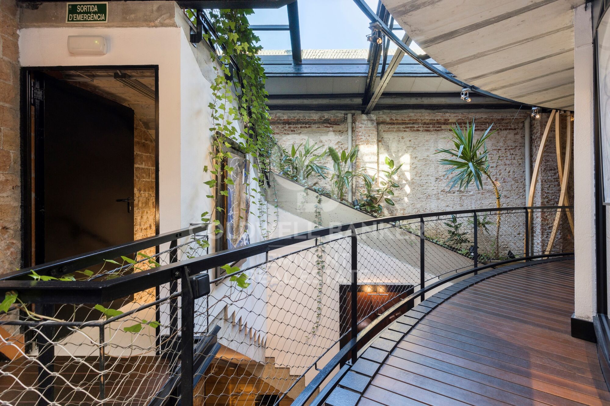 Designhaus in Poblenou mit Pool.