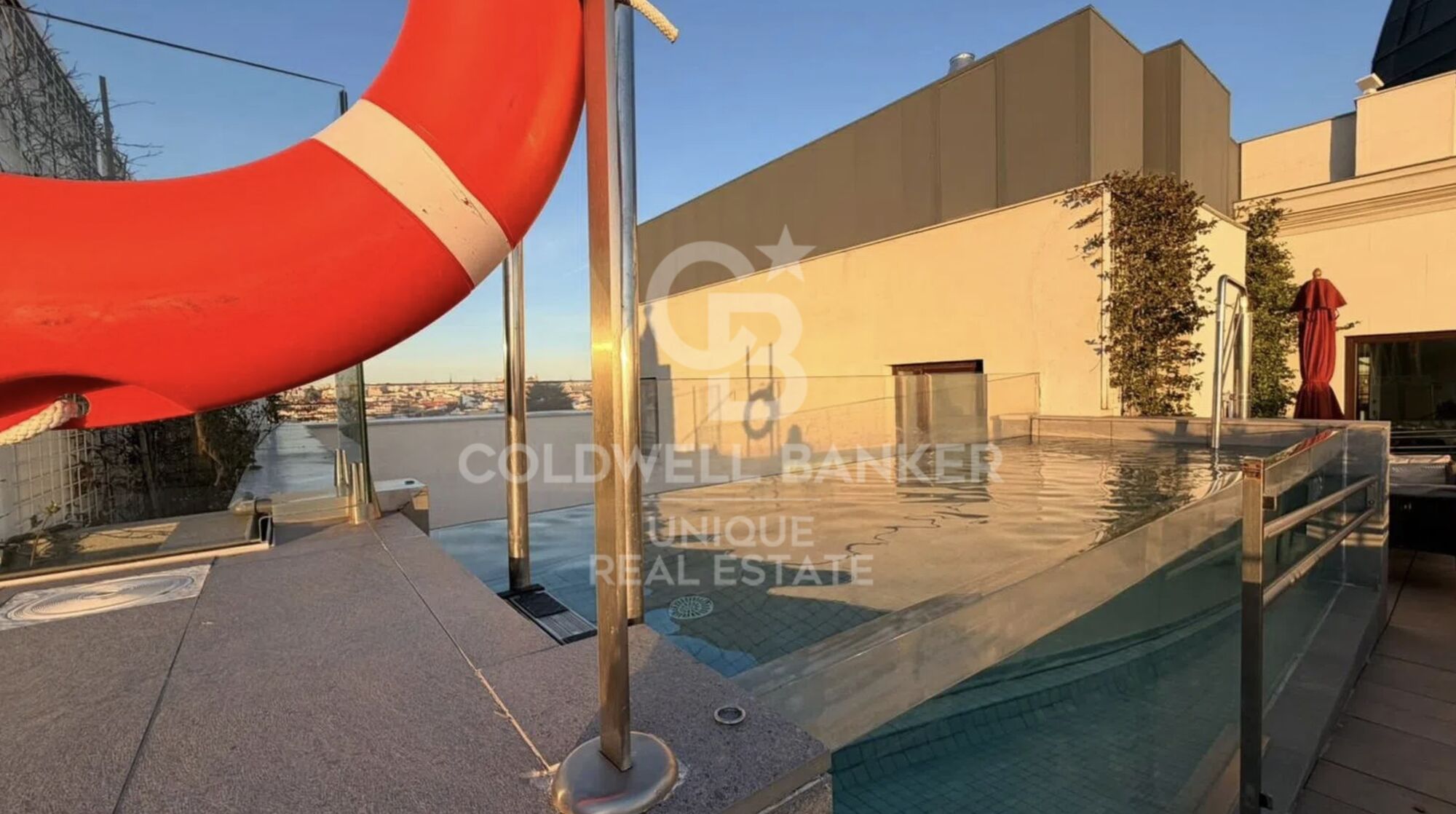 Appartement extérieur rénové avec piscine, terrasse et garage sur Gran Vía, Madrid