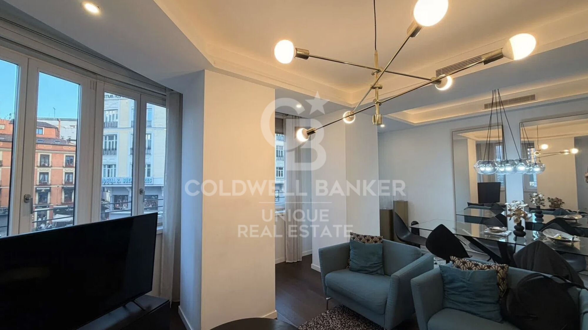 Appartement extérieur rénové avec piscine, terrasse et garage sur Gran Vía, Madrid