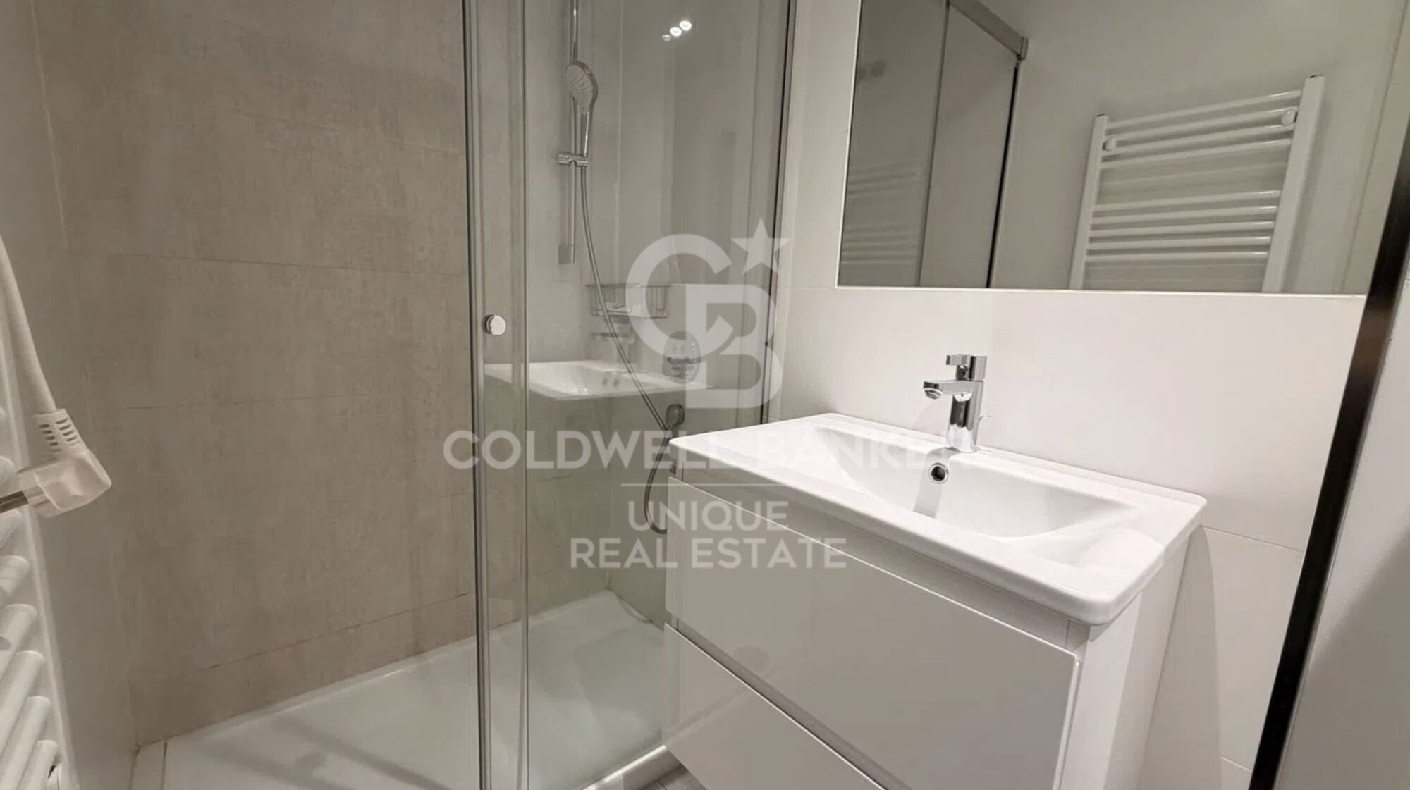 Appartement extérieur rénové avec piscine, terrasse et garage sur Gran Vía, Madrid