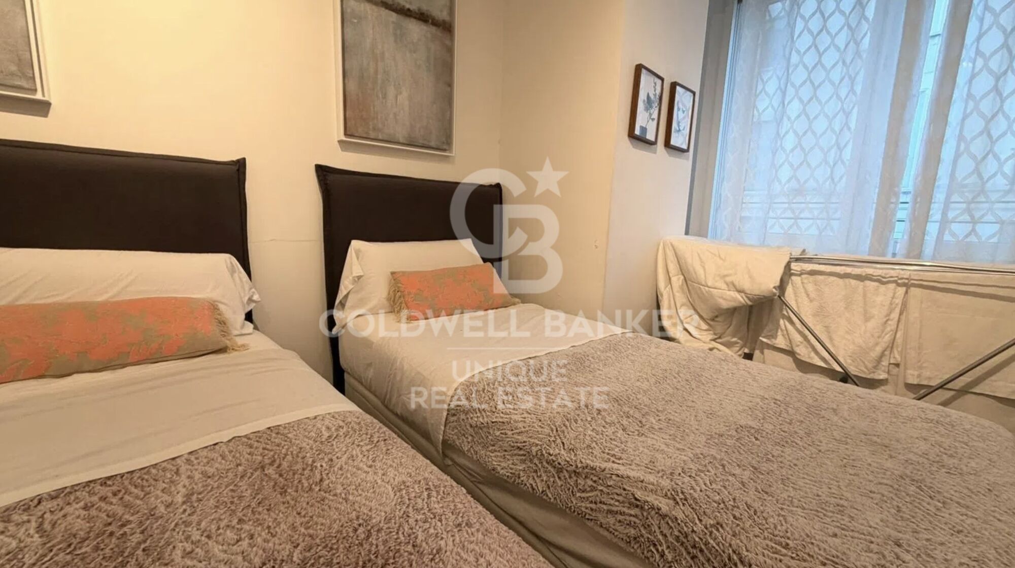 Appartement extérieur rénové avec piscine, terrasse et garage sur Gran Vía, Madrid