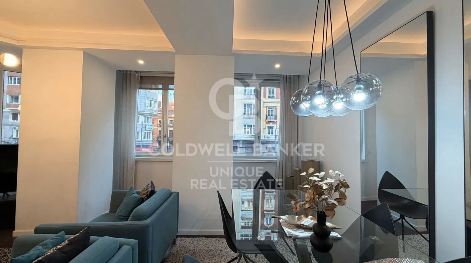 Appartement extérieur rénové avec piscine, terrasse et garage sur Gran Vía, Madrid
