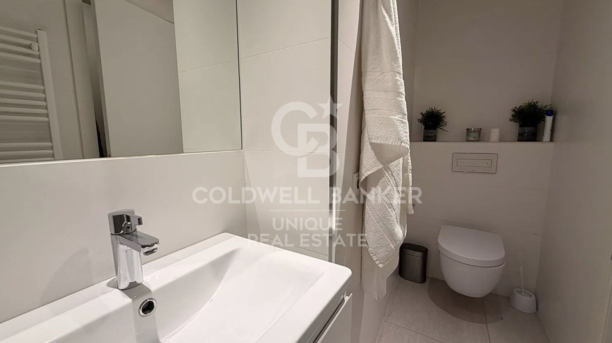 Appartement extérieur rénové avec piscine, terrasse et garage sur Gran Vía, Madrid