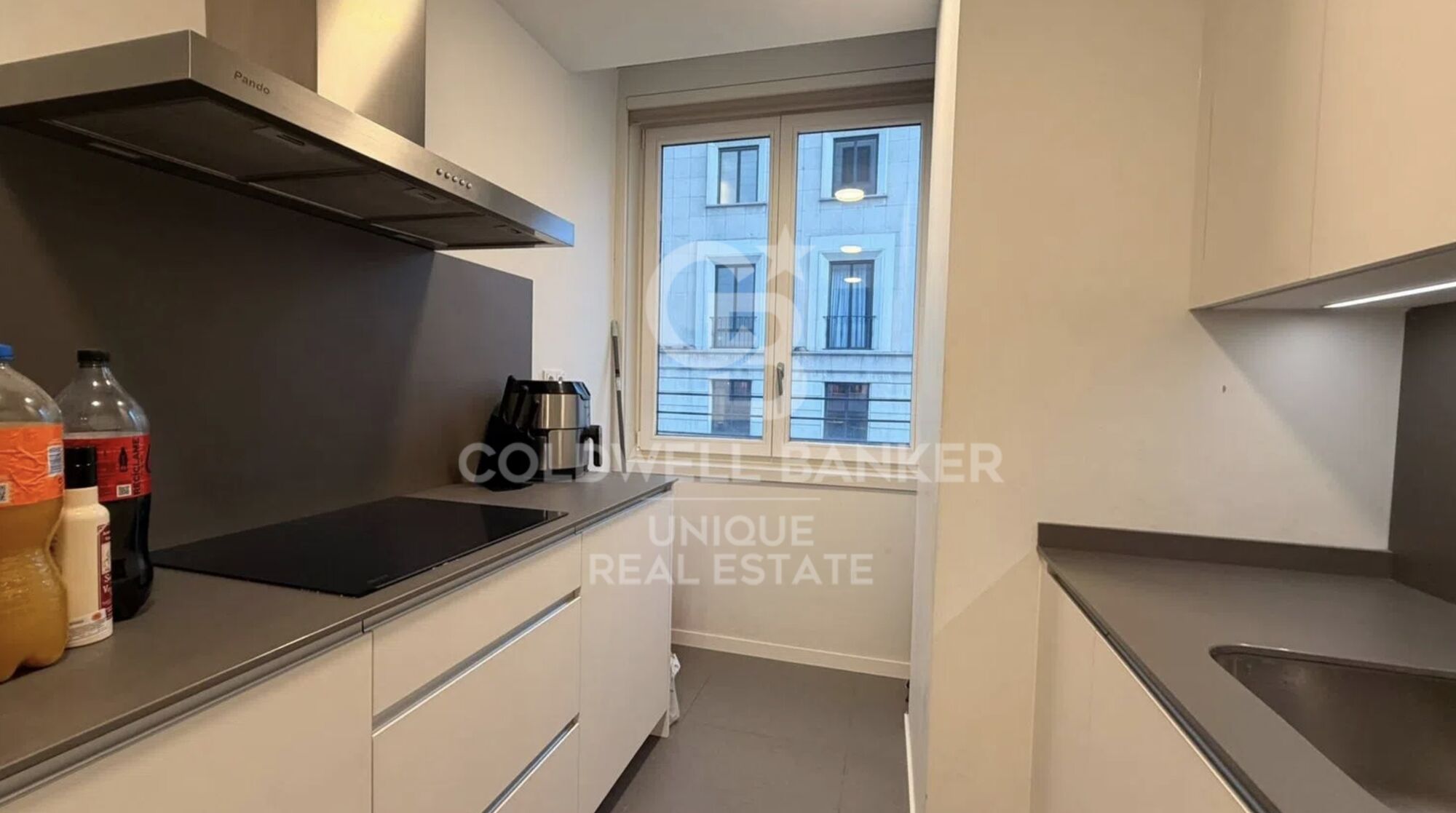 Appartement extérieur rénové avec piscine, terrasse et garage sur Gran Vía, Madrid