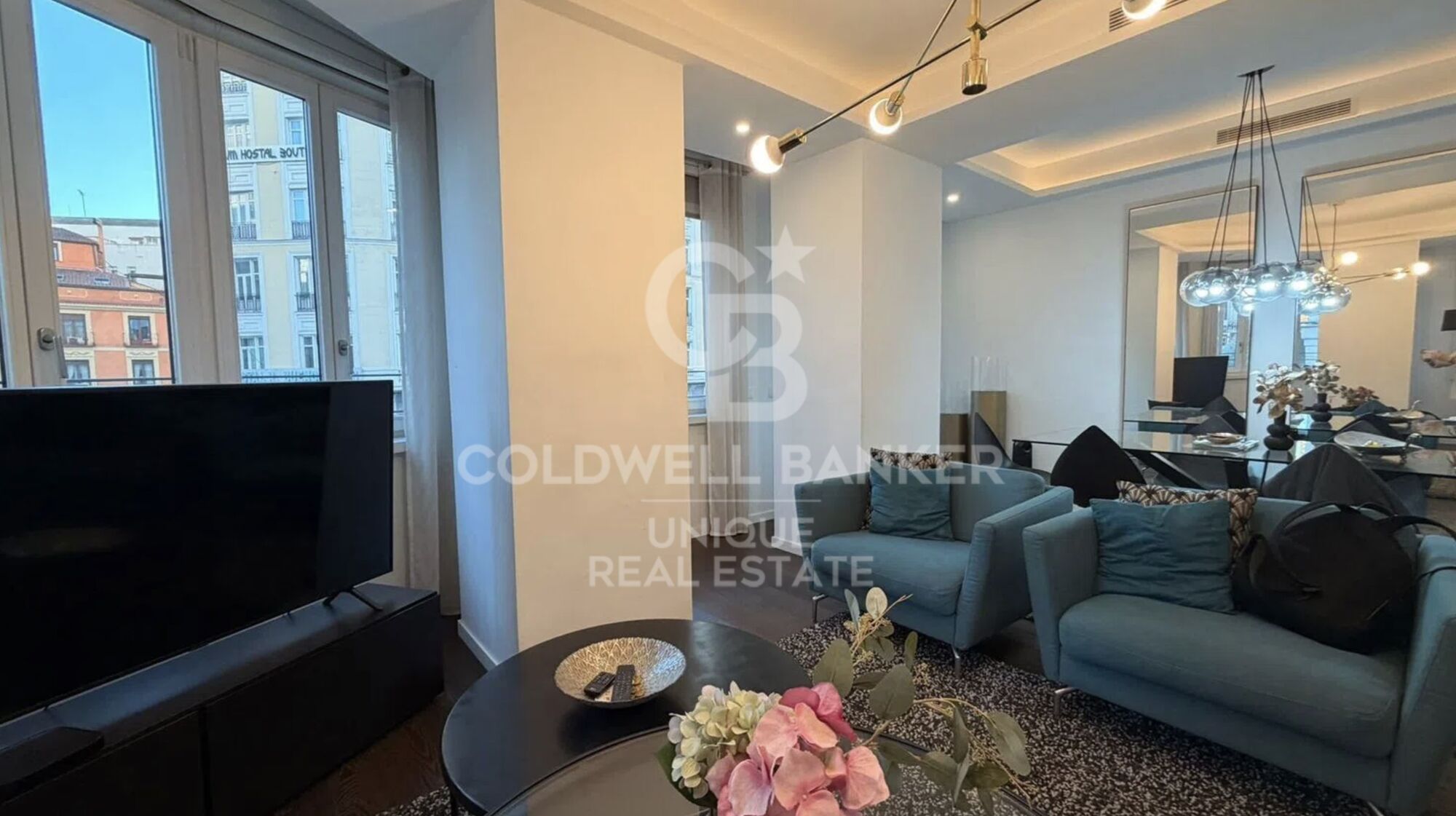 Appartement extérieur rénové avec piscine, terrasse et garage sur Gran Vía, Madrid