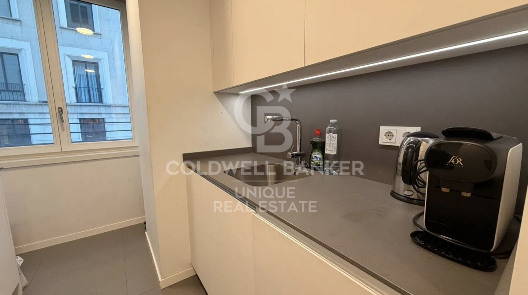 Appartement extérieur rénové avec piscine, terrasse et garage sur Gran Vía, Madrid