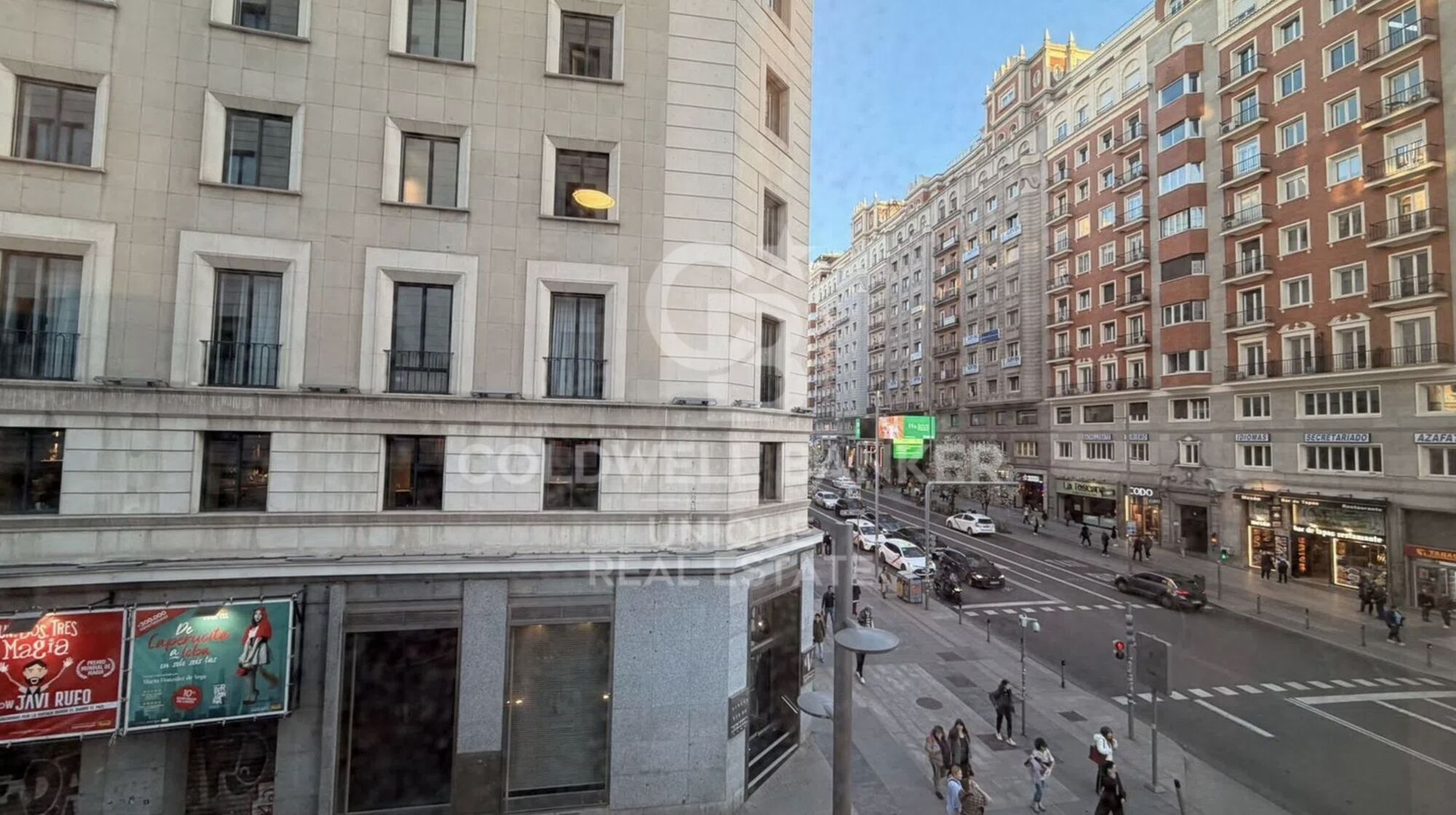 Appartement extérieur rénové avec piscine, terrasse et garage sur Gran Vía, Madrid