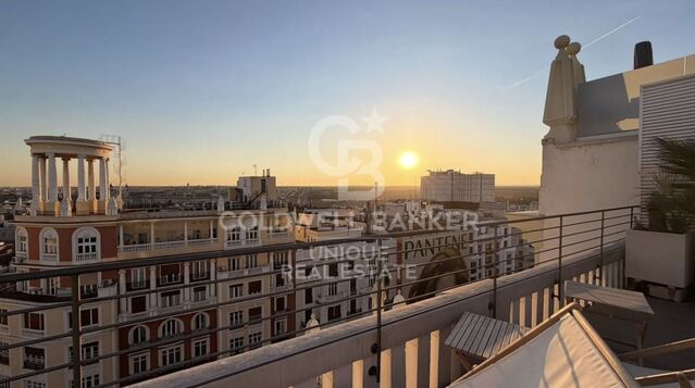 Renovierte Außenwohnung mit Pool, Terrasse und Garage an der Gran Vía, Madrid