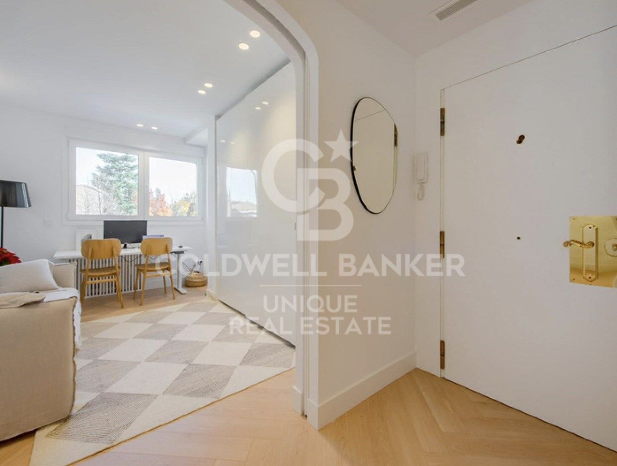 Appartement extérieur rénové avec piscine, jardin et garage à El Viso, Madrid