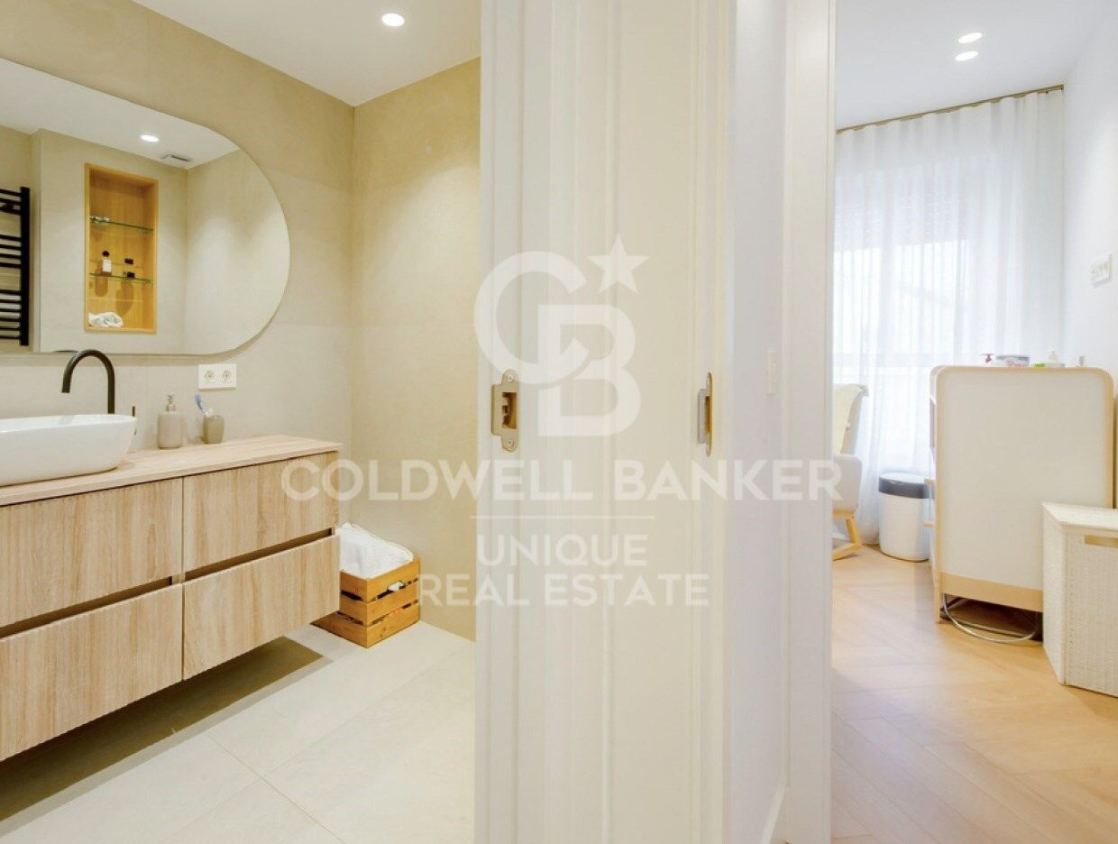 Appartement extérieur rénové avec piscine, jardin et garage à Hispanoamérica, Madrid