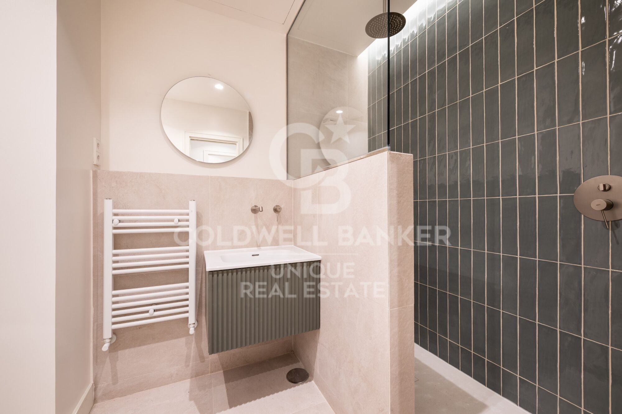 Appartement extérieur rénové avec garage et débarras à Lista, Madrid