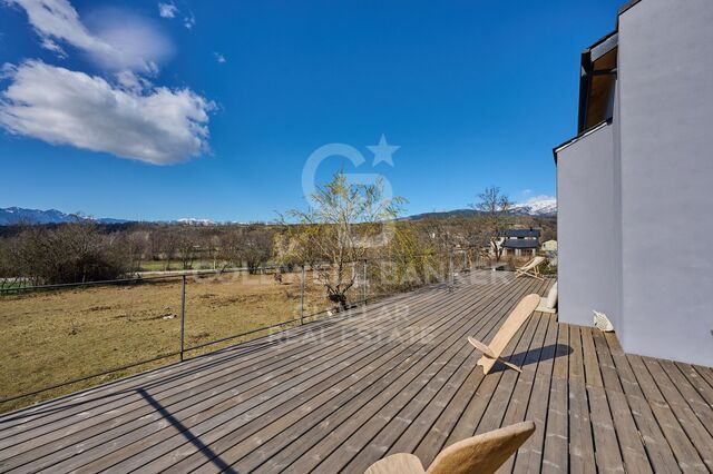 Lujo, eficiencia y vistas panorámicas en Ur