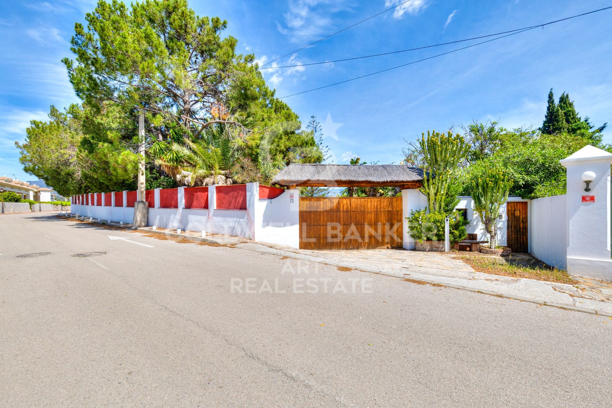 Beautiful boutique villa with sea views in Estepona