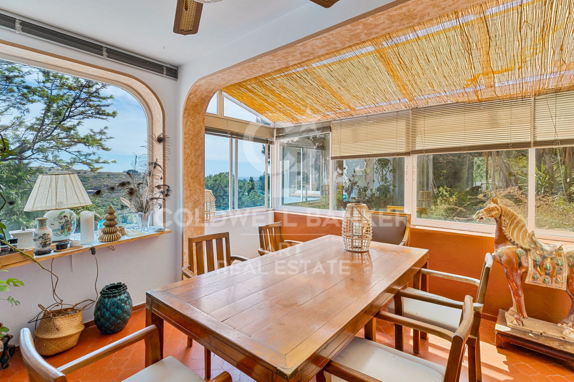 Beautiful boutique villa with sea views in Estepona