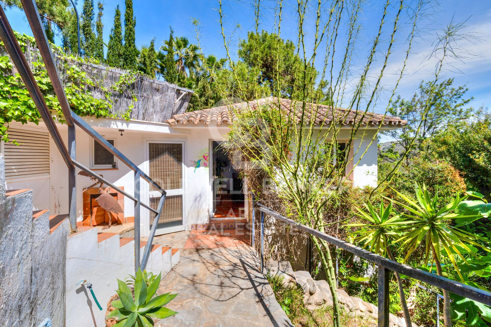 Beautiful boutique villa with sea views in Estepona