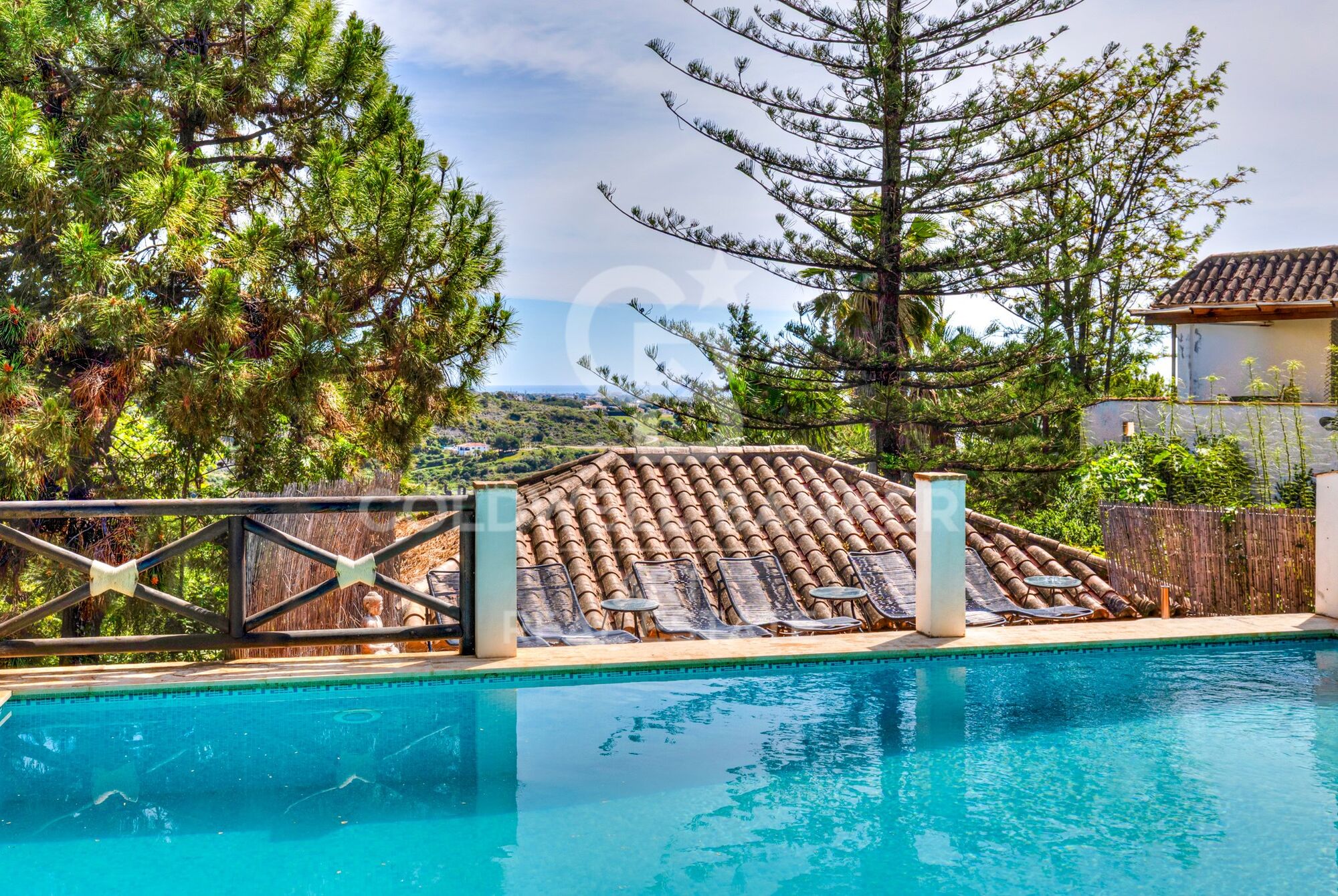 Beautiful boutique villa with sea views in Estepona