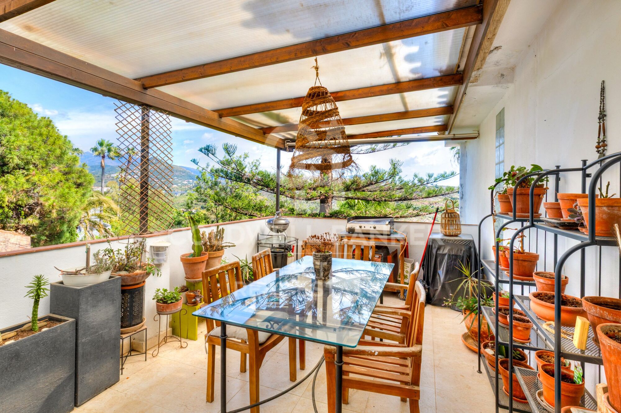 Beautiful boutique villa with sea views in Estepona