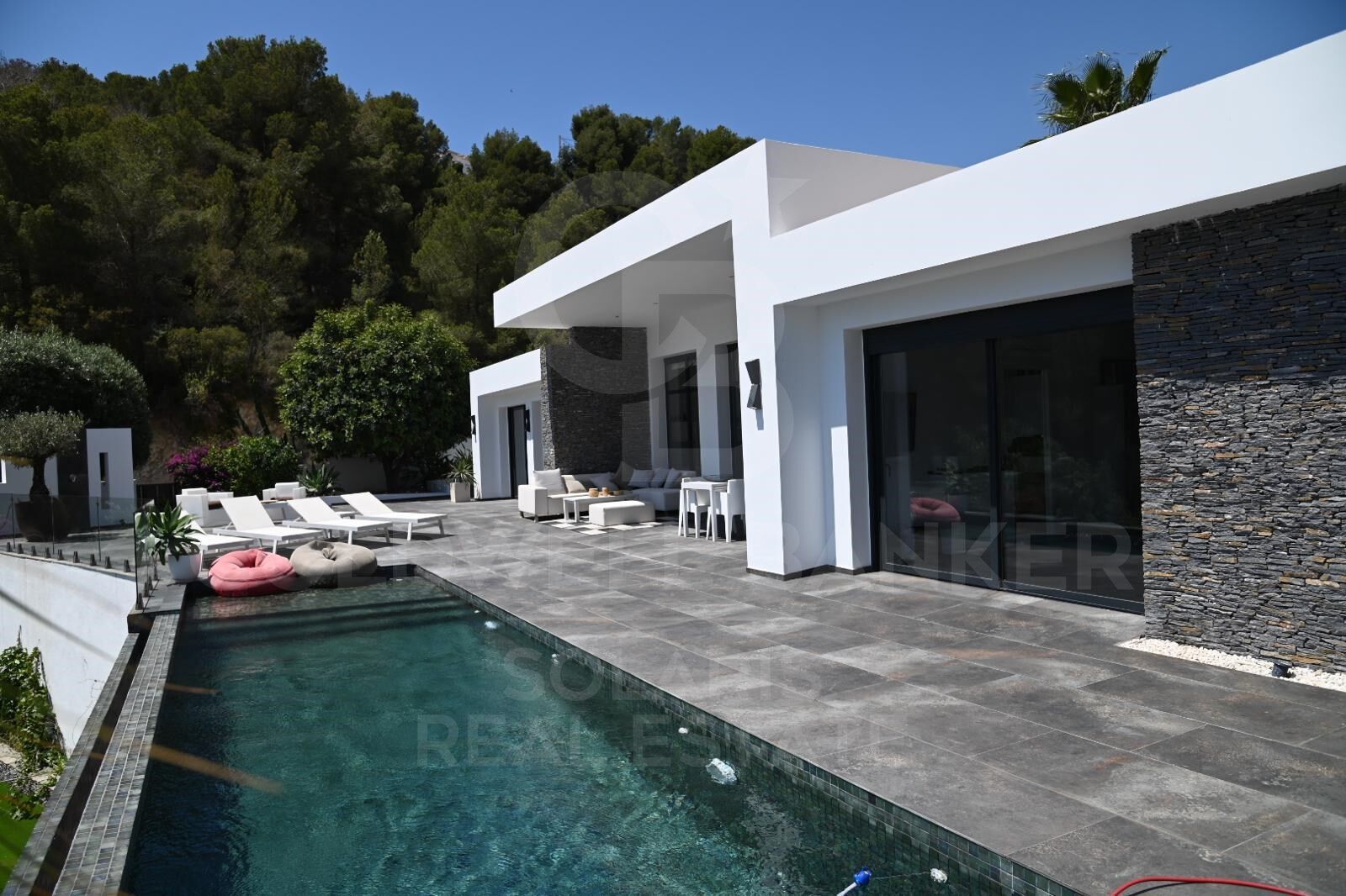 Villa de lujo moderna con vistas al mar en Moraira | Benimeit