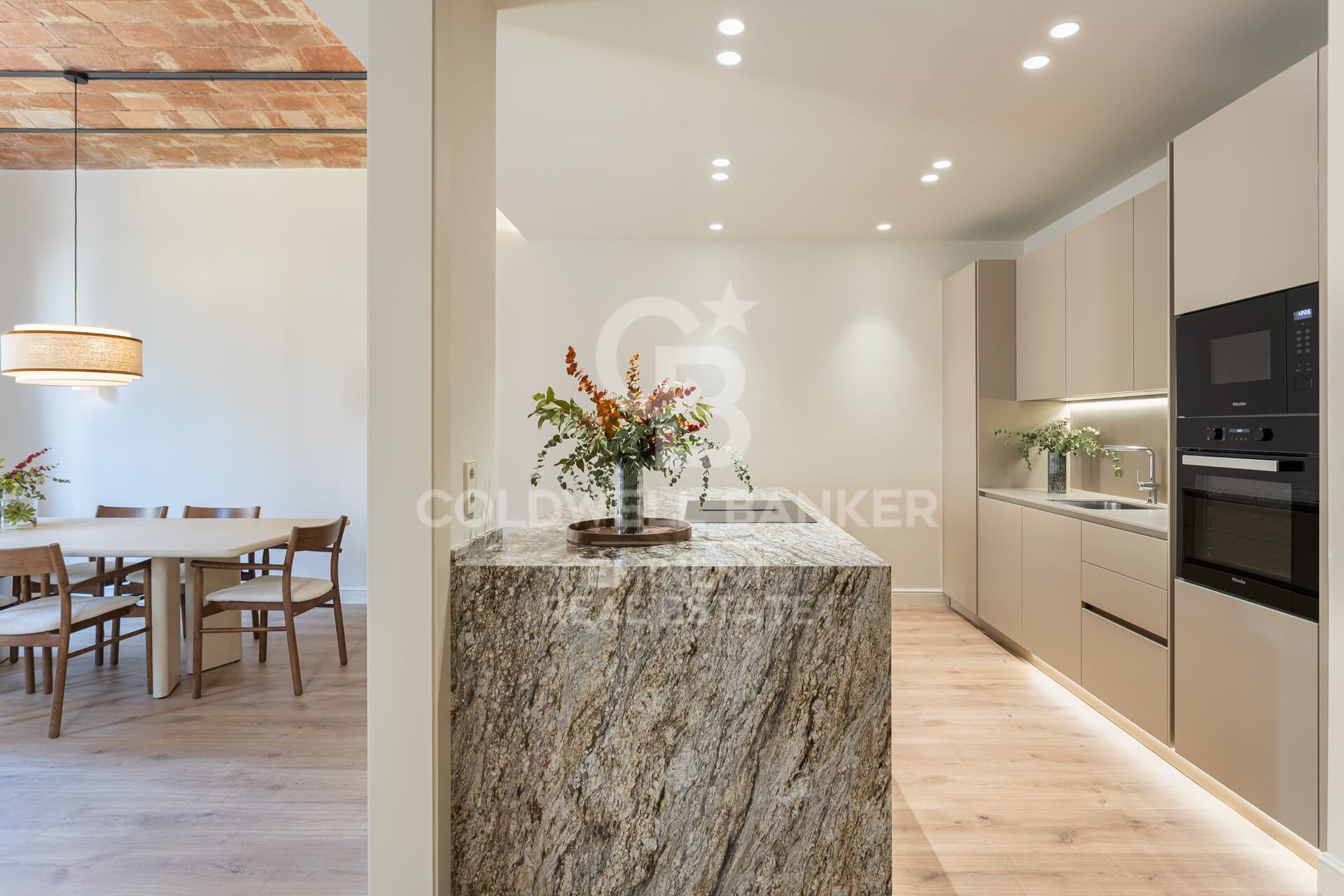 Flat 4 Bedrooms Sale Barcelona