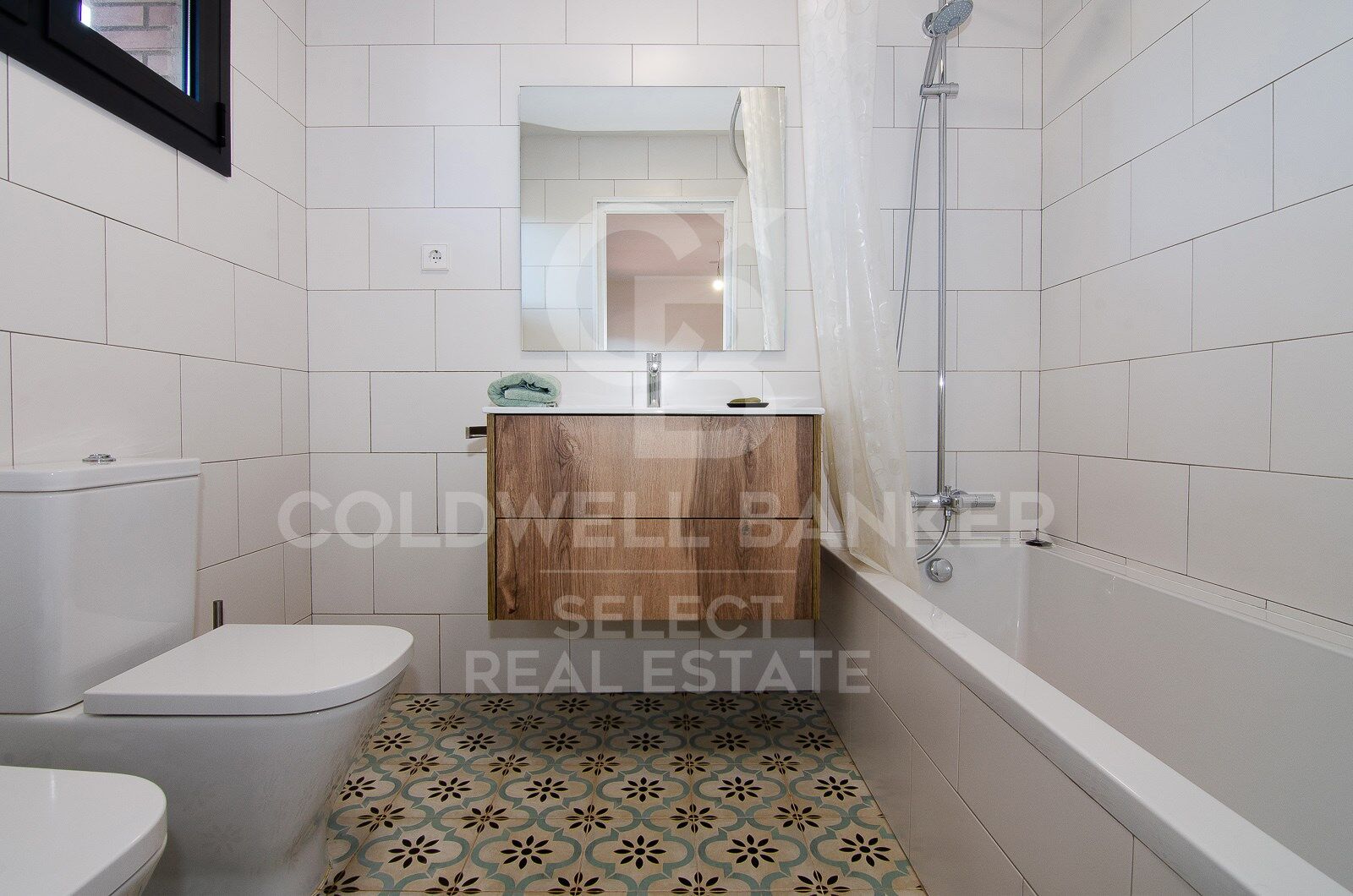 Contemporary elegance in a natural setting in Bellaterra