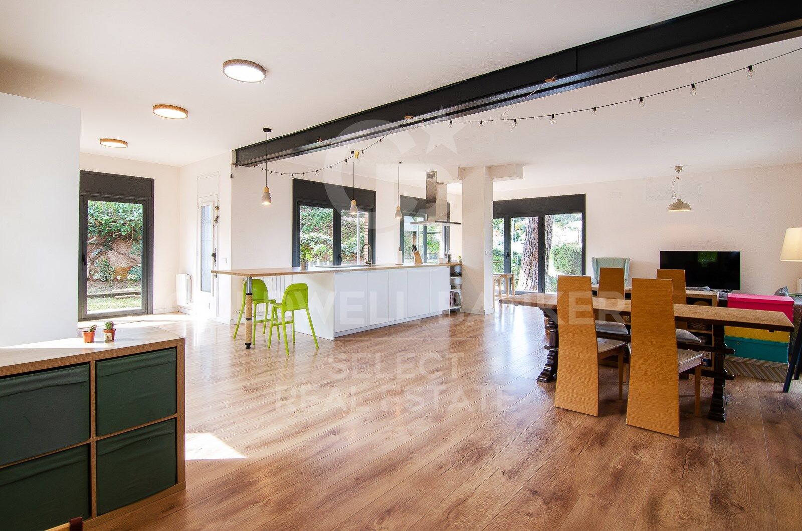 Contemporary elegance in a natural setting in Bellaterra