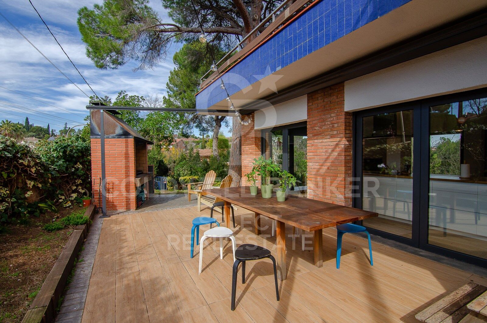 Contemporary elegance in a natural setting in Bellaterra