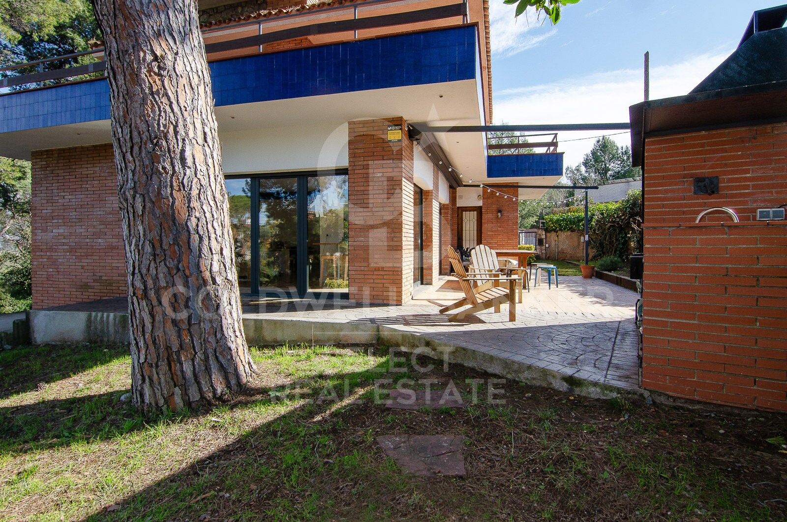 Contemporary elegance in a natural setting in Bellaterra